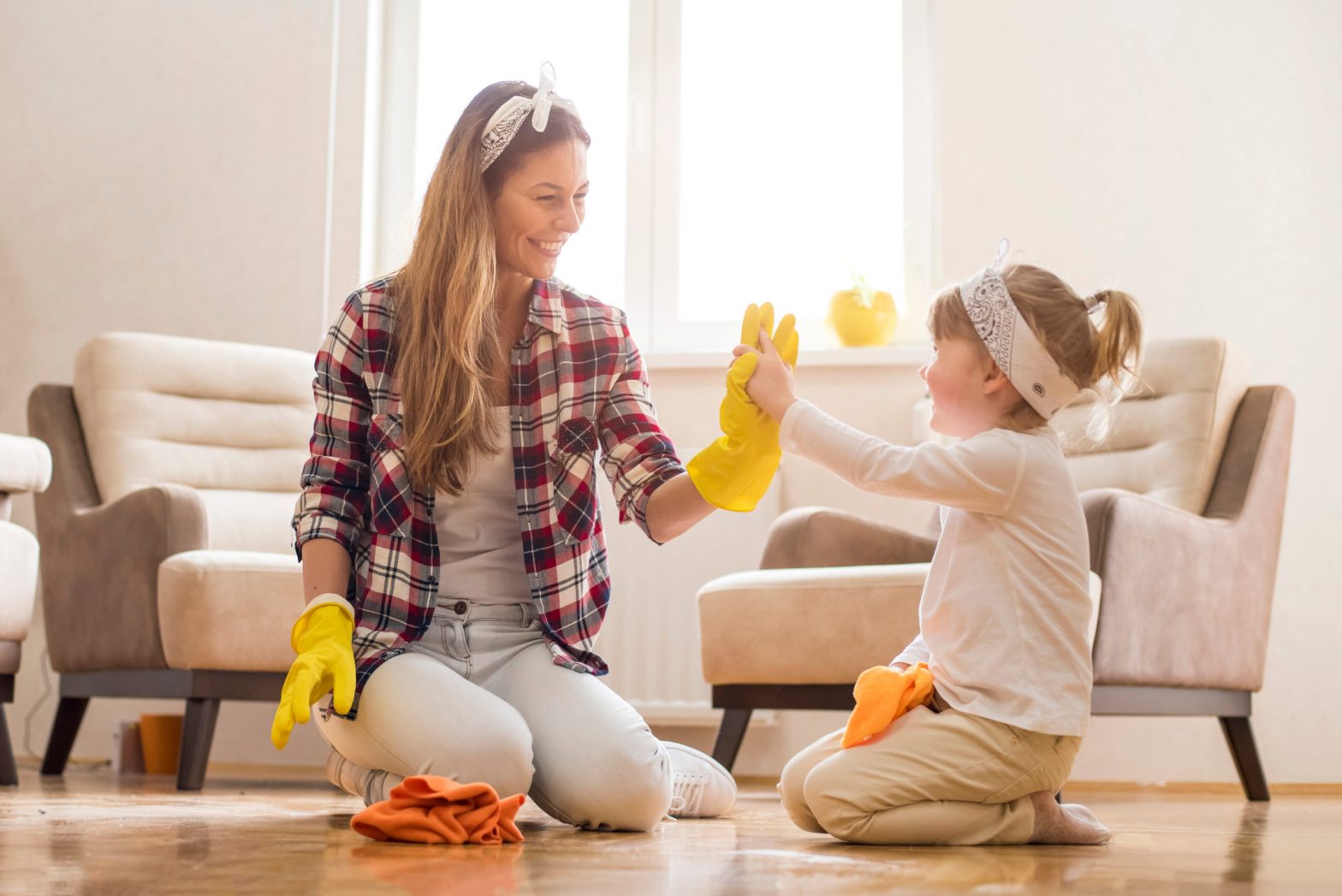 Busy Mom Hacks: 4 Simple Tips for Keeping a Spotless House