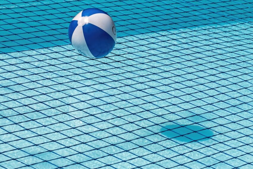 How to Monitor the Cleanliness of Your Pool Water