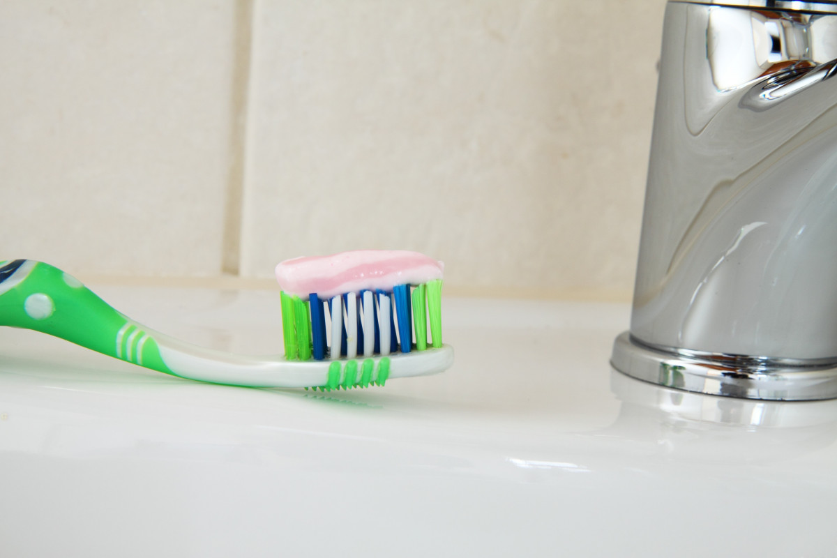 8 Cleaning Tips With Toothpaste