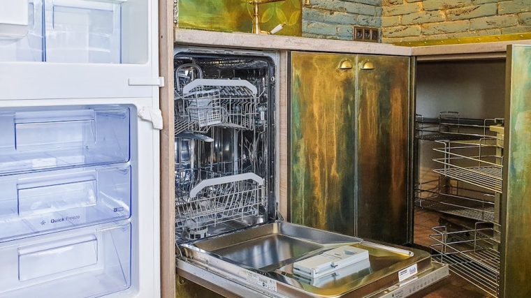 Easy Steps for Cleaning a Dishwasher