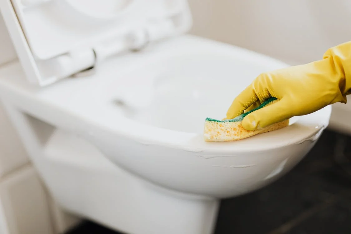 How to Clean Your Bathroom Efficiently: A Step-by-Step Guide